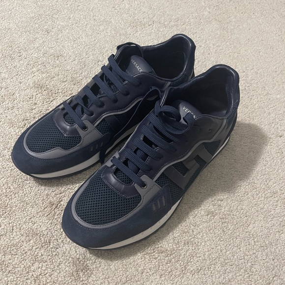 Men's Versace shoes - Picture 3 of 7